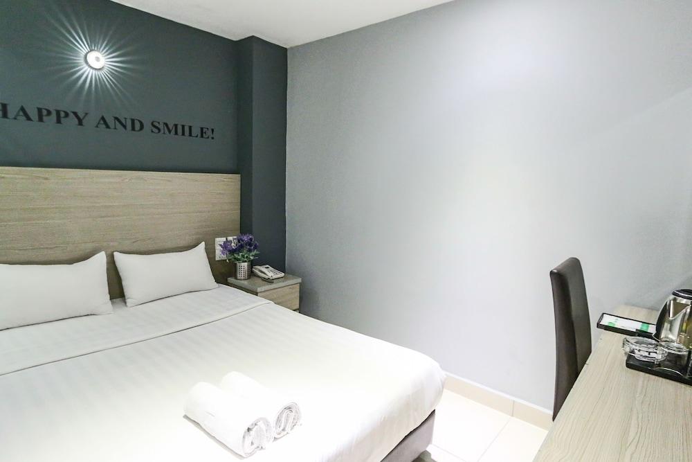 Hotel 99 Bandar Puteri Puchong Exterior photo